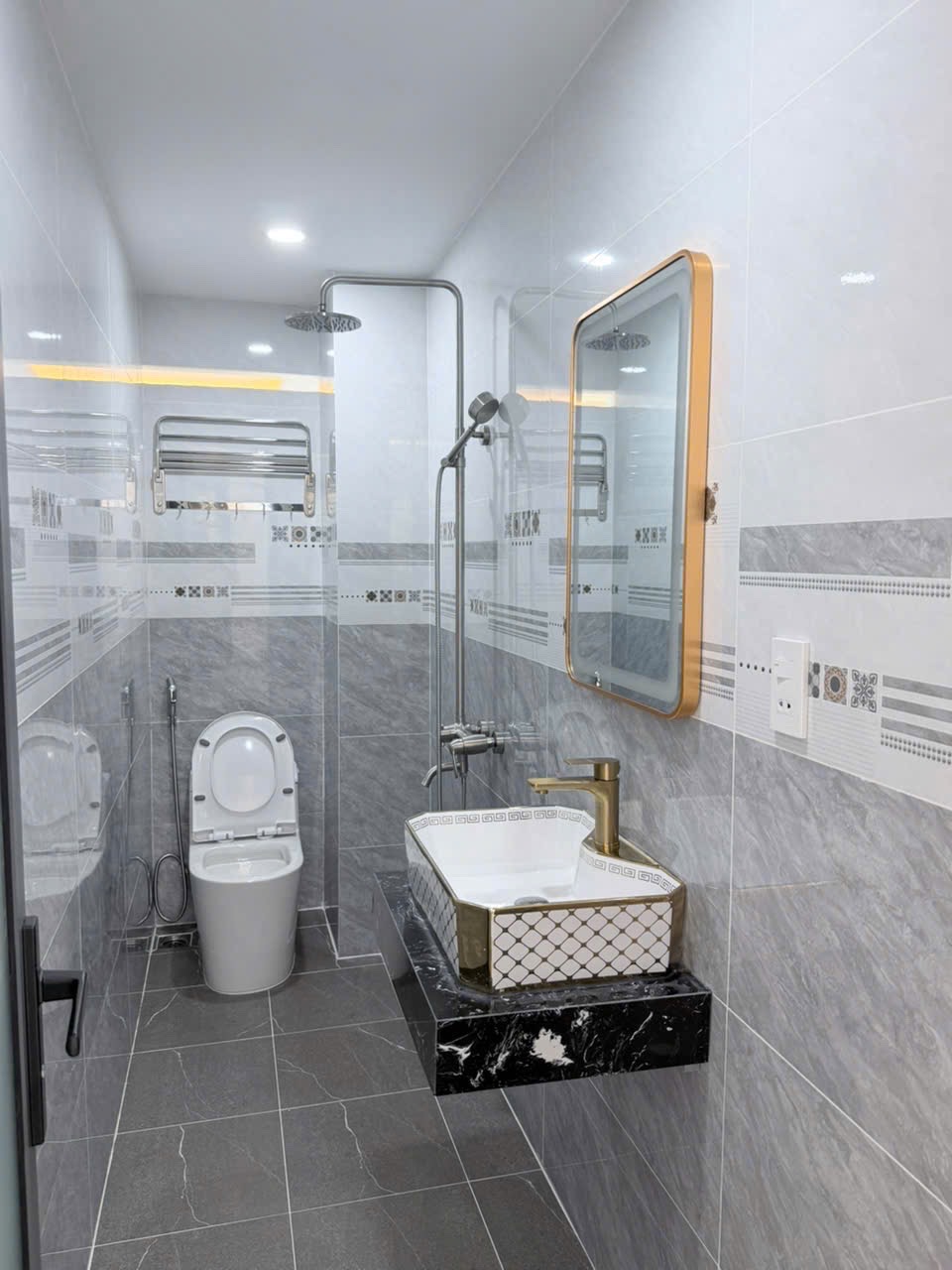 BÁN NHÀ XOAY VỐN 33,7m2 giá 3,640tỷ Đường Bạch Đằng Phường 15 Quận Bình Thạnh Tphcm