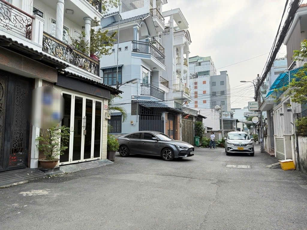 SIÊU PHẨM NHÀ PHỐ - THIẾT KẾ HIỆN ĐẠI - OTO NGỦ NHÀ - GẦN EMART - TIỆN ÍCH ĐẦY ĐỦ 