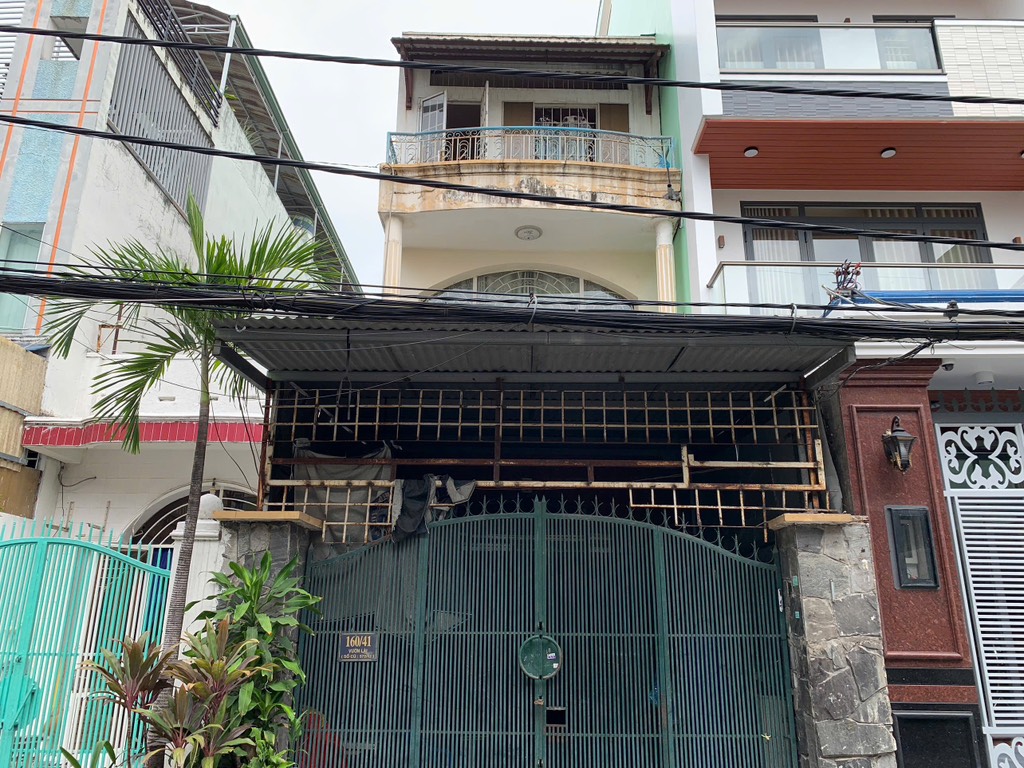 Đặc điểm: Ngay ủy ban nhân dân Quận , Bệnh viện , Trung tâm thương mại , Trường học các cấp ,