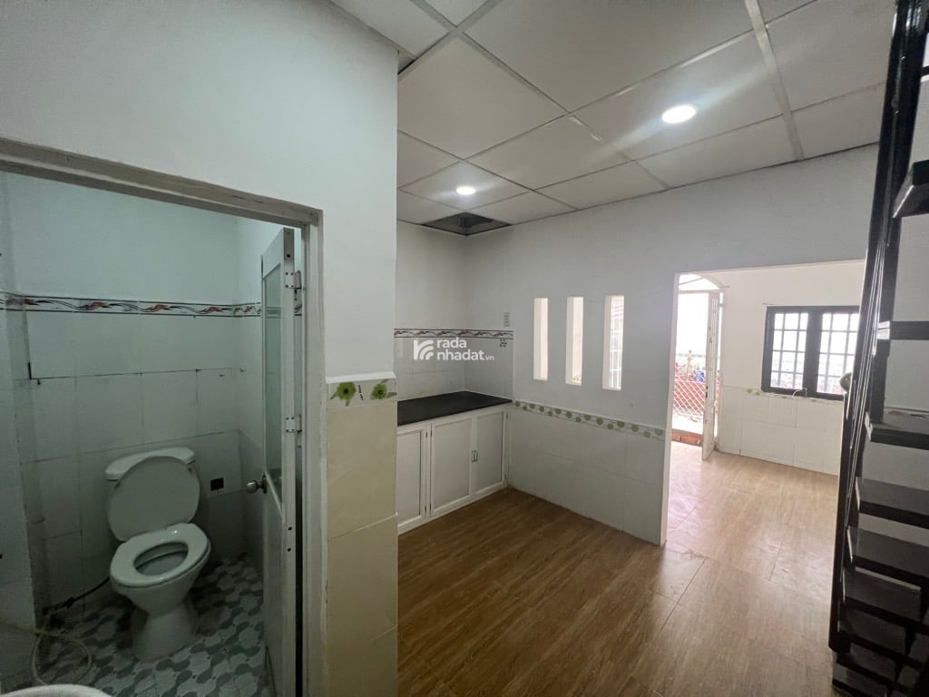 NHÀ NHỎ XINH YÊU 23M2 CHO VK CK TRẺ ĐS 10 HBP 1T1L ĐỦ 1PN 1WC  chỉ 2300