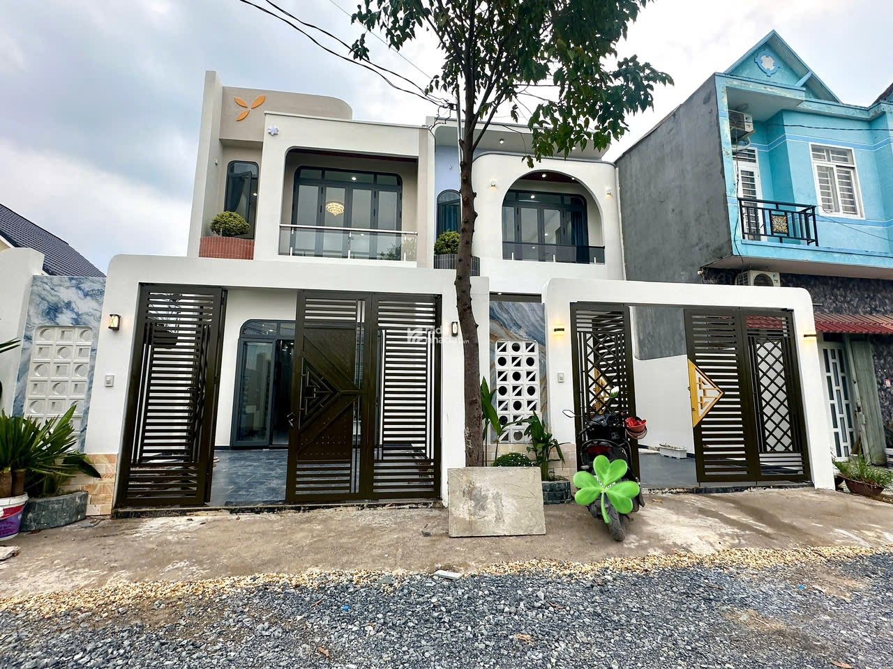 Bán 1 cặp nhà phố giáp hóc môn, đường sắp lên nhựa, 4PN, SHR hoàn công