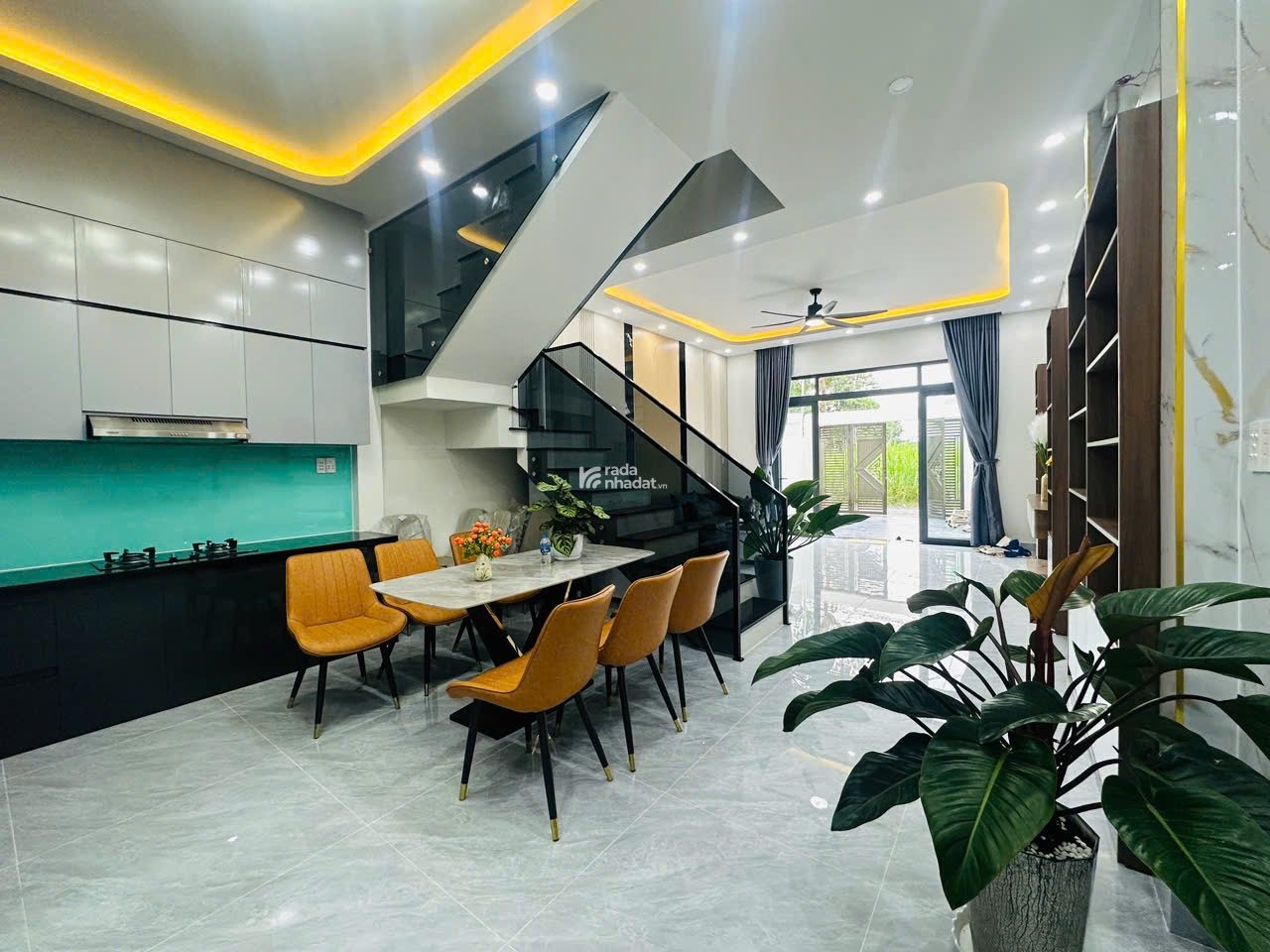 Bán 1 cặp nhà phố giáp hóc môn, đường sắp lên nhựa, 4PN, SHR hoàn công