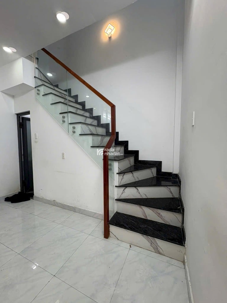 SÁT MT GÒ XOÀI - 3 TẦNG - 4 x 10 - ĐƯỜNG NHỰA 6M THÔNG - 4 TỶ 2 