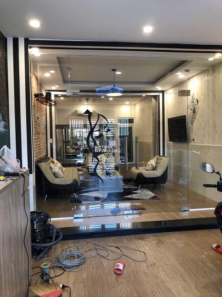 Bán Nhà Mặt Tiền Phước Bình Quận 9 - 90m2 - 3PN - Giá Chỉ 10.XX Tỷ