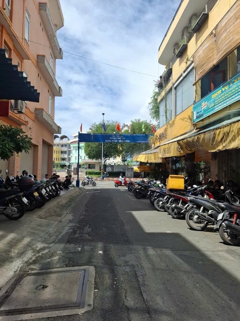 Nhà 2 tầng  Hẻm 8m có vỉa hè  vài bước ra mặt tiền Lê trọng Tấn Tân Phú  4.3x18m Giá 9.5 Tỷ