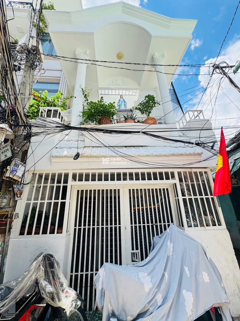Chính chủ cần bán gấp căn nhà 2 tầng đẹp, vị trí hẻm rộng 1 trục giá chỉ hơn 3 tỷ 
