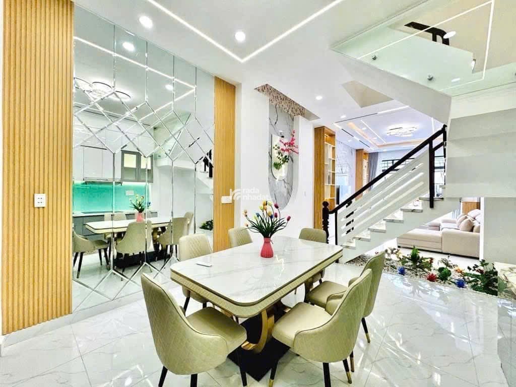 Kẹt tiền bán gấp nhà 3 tầng Hoàng Diệu, Quận 4, diện tích 49m2, SHR, giá 3 tỷ 580 TL