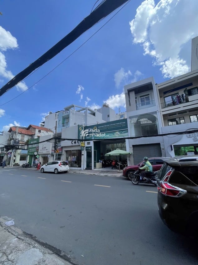 CHÍNH CHỦ BÁN NHÀ MT HUỲNH VĂN BÁNH, P.11, Q.PHÚ NHUẬN_DT: 6.7x20m (148m2)_GIÁ 65 TỶ