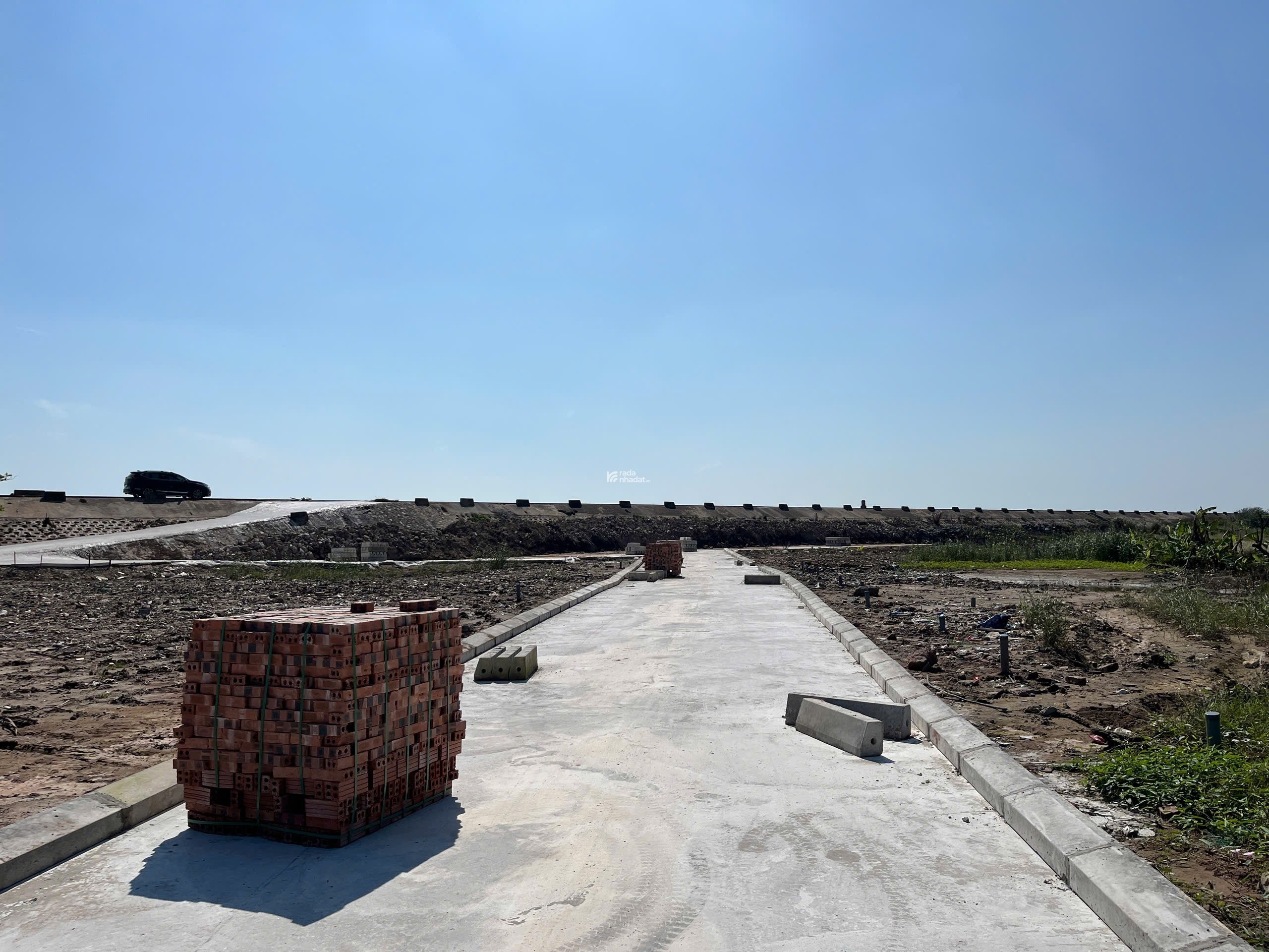   BÁN LÔ ĐẤT QUẤT LÂM   NGAY SÁT BÃI TẮM 2 GIÁ CHỈ 2 TỶ  