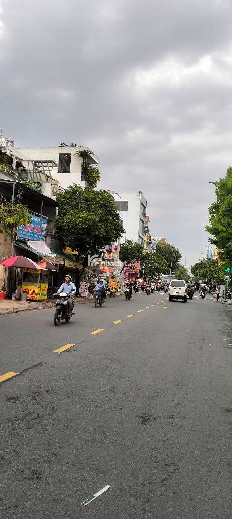 NHÀ MẶT TIỀN KHU KINH DOANH BUÔNG BÁN