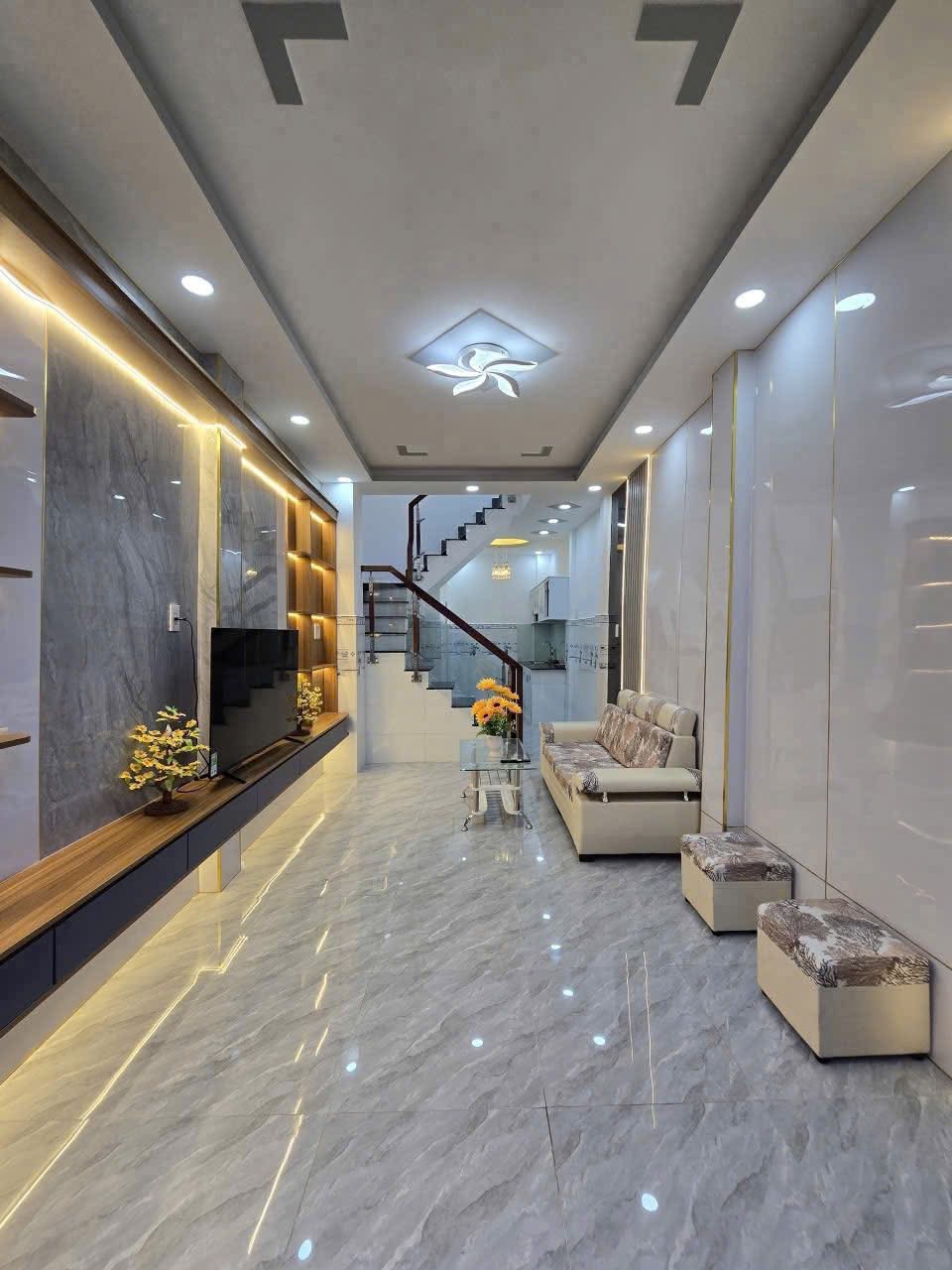 Bán NR 2PN, 2WC giá 4TỶ250  35m2 tại Nguyễn Thượng Hiền, P5, Q3, HCM