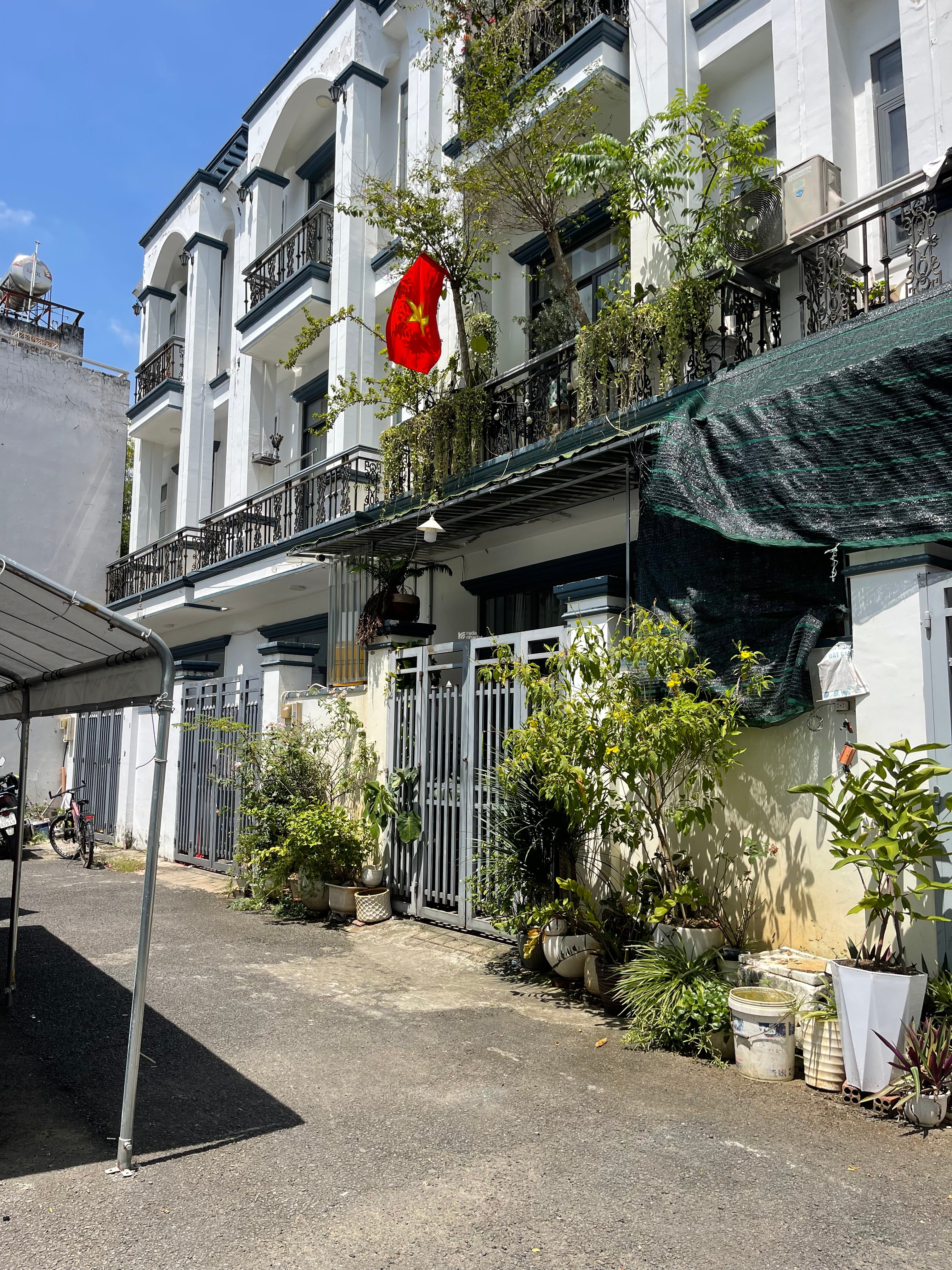  B.Á.N N.H.À 3 TẦNG ĐẸP NHÌN MUỐN DỌN VÔ Ở LIỀN!