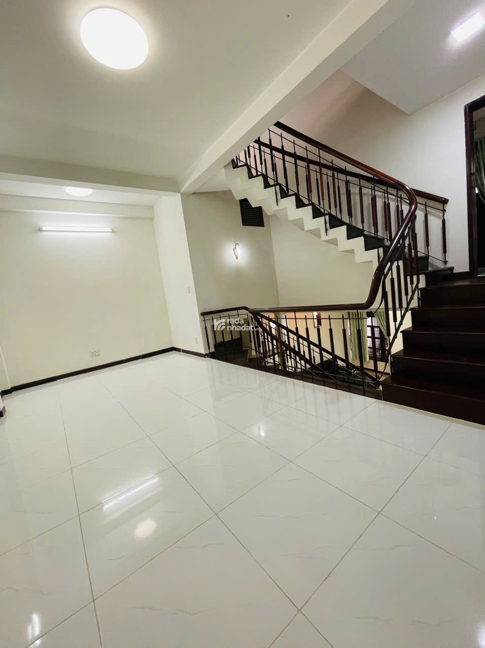 BIỆT THỰ ĐƯỜNG PHAN VĂN ĐỐI, 9,5X11M, 3 TẦNG, GẦN CHỢ BÀ ĐIỂM