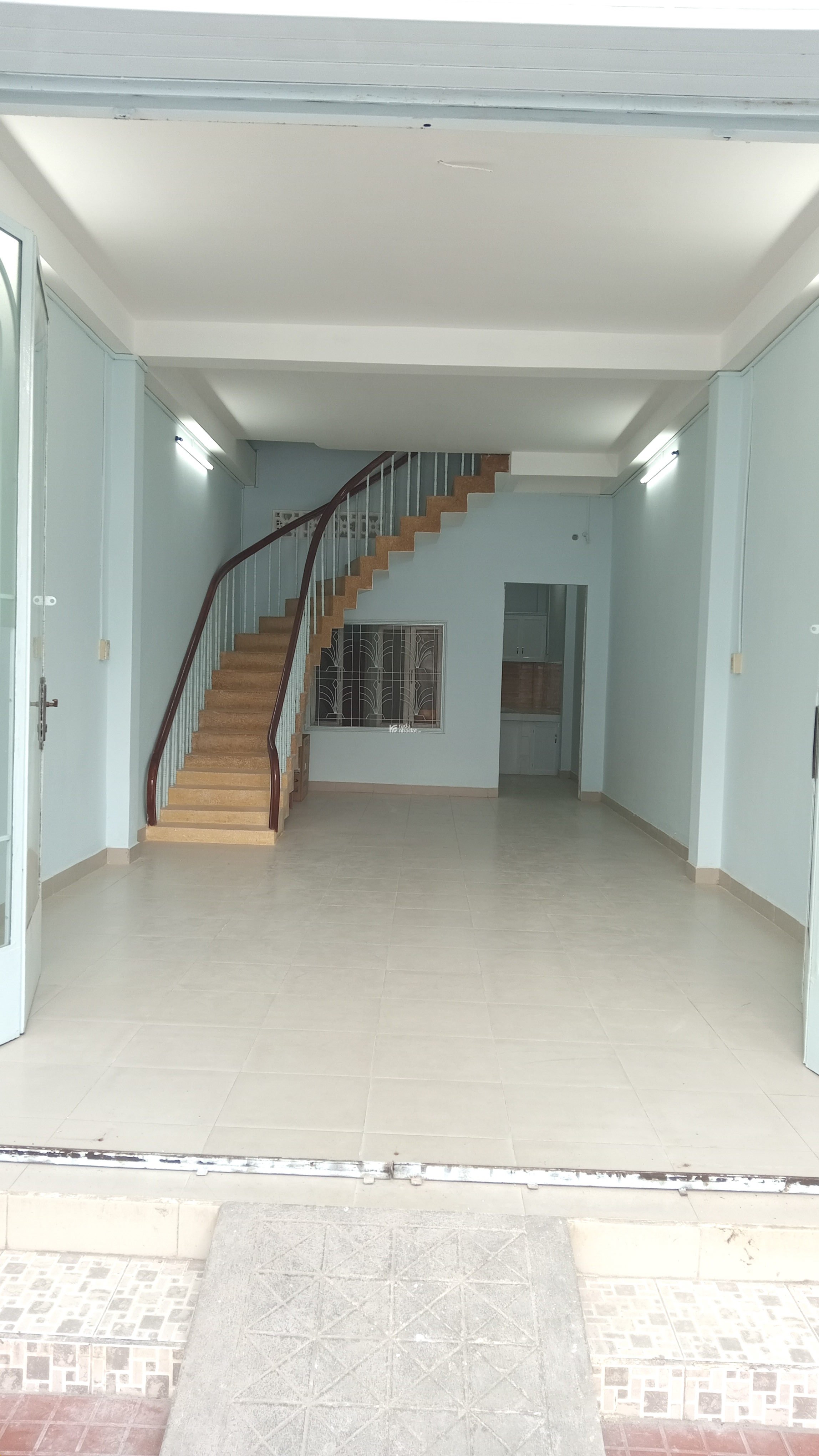 Sát mặt tiền Bình Phú. 1T,1L,1Th. Sân rộng để xe hơi, mới sơn sửa