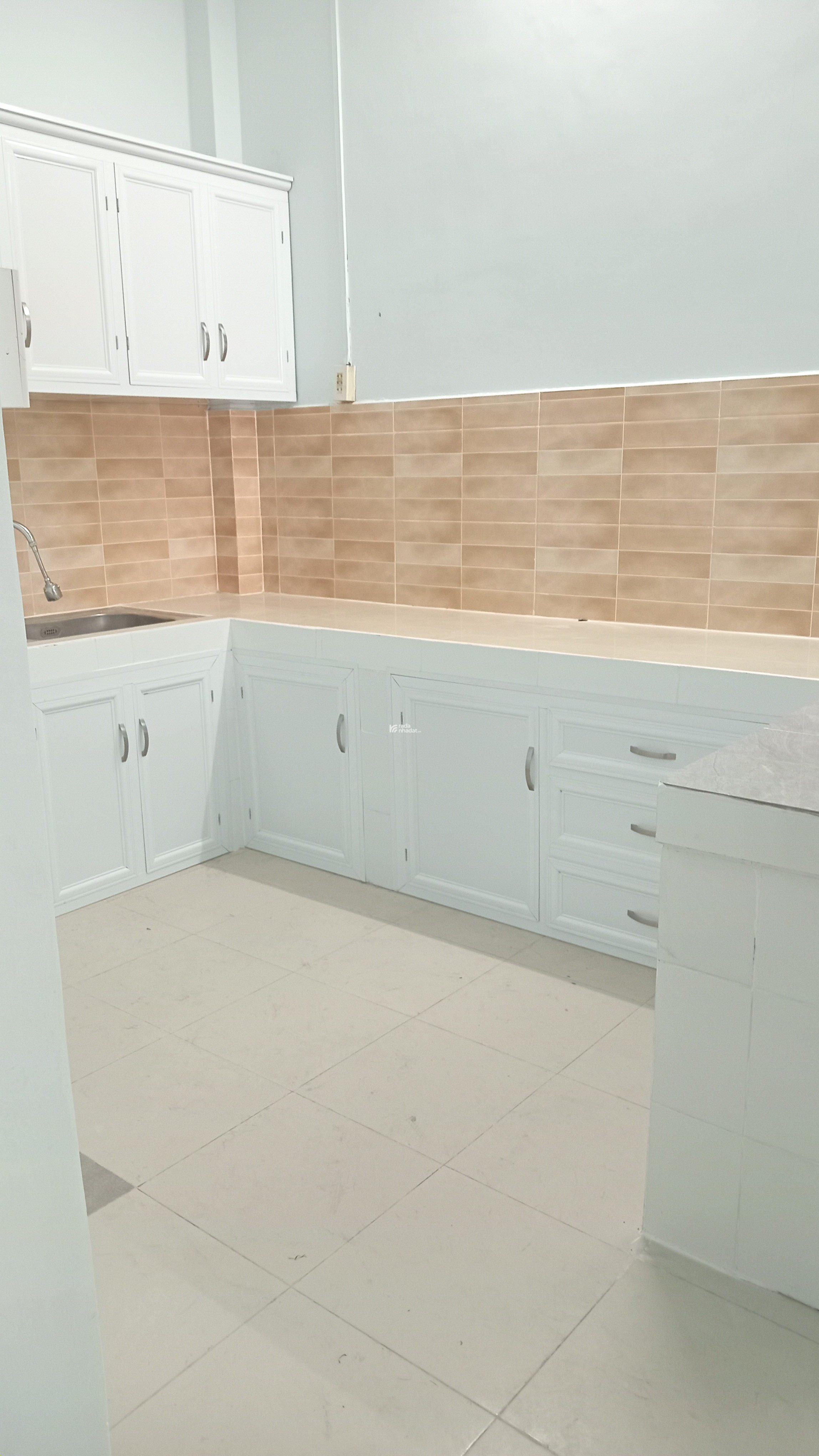 Sát mặt tiền Bình Phú. 1T,1L,1Th. Sân rộng để xe hơi, mới sơn sửa