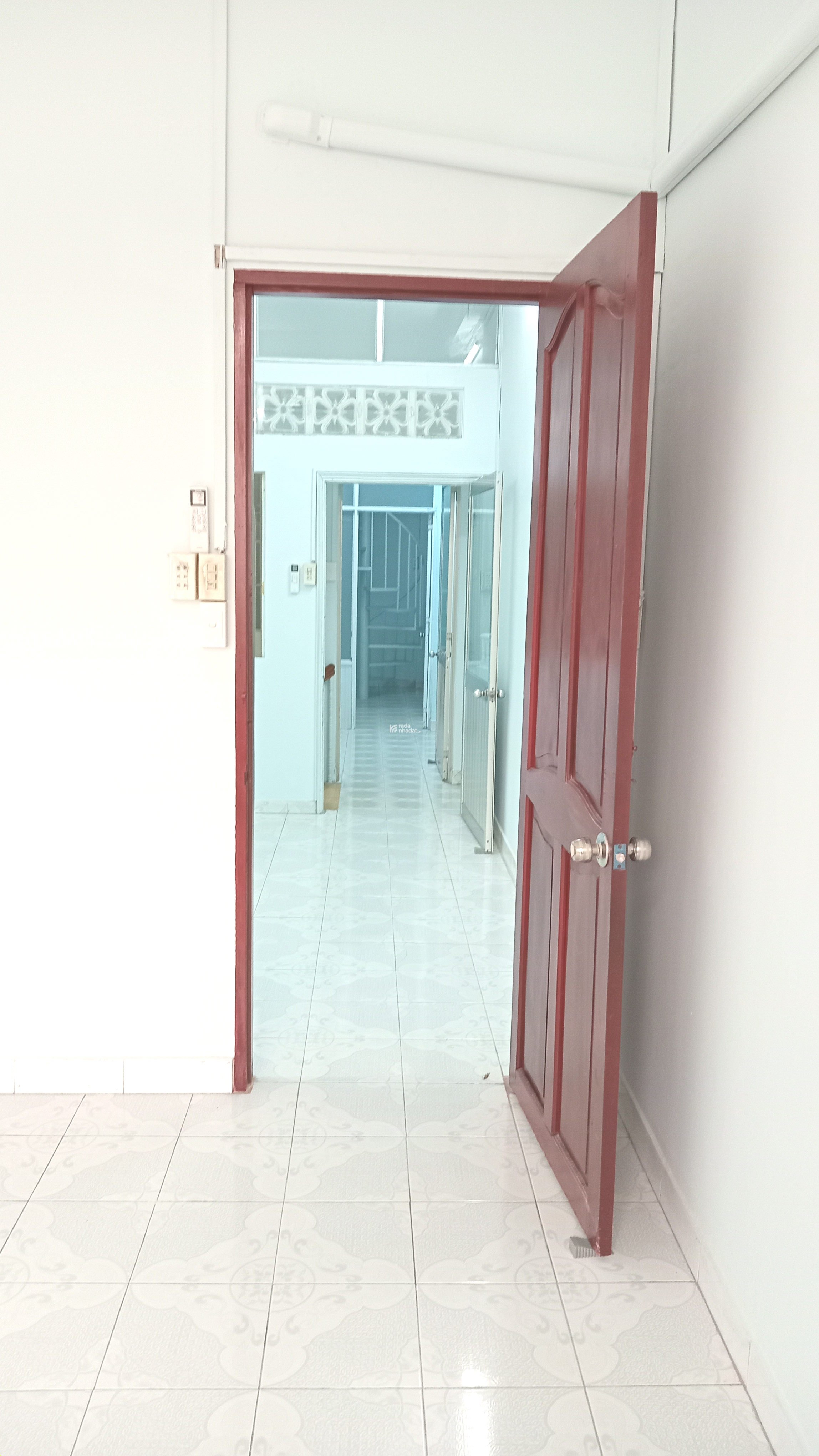 Sát mặt tiền Bình Phú. 1T,1L,1Th. Sân rộng để xe hơi, mới sơn sửa