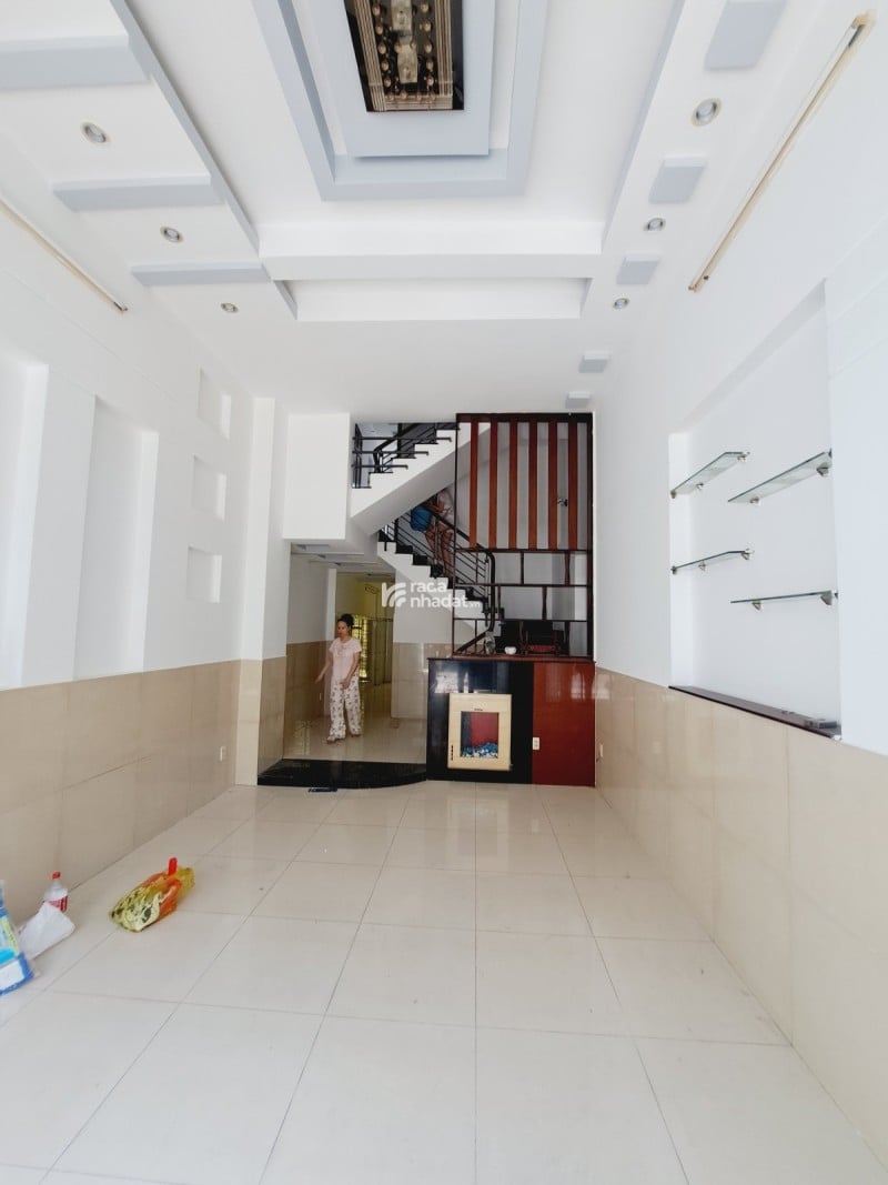 Nhận ngay 50 triệu. Bán nhà P5 Q11 56m2 5 tầng 9tỷ7. Hẻm 6m thông đường Hòa Bình. Đầm Sen.