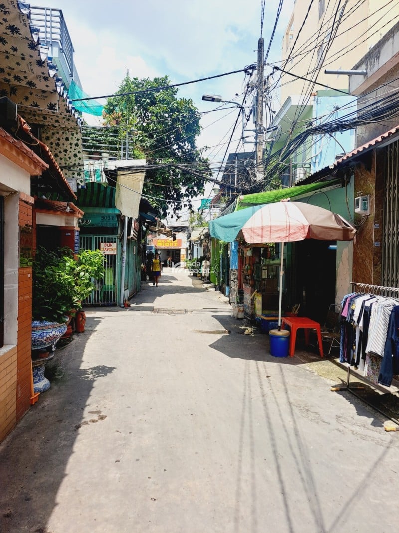 Nhận ngay 50 triệu. Bán nhà P5 Q11 56m2 5 tầng 9tỷ7. Hẻm 6m thông đường Hòa Bình. Đầm Sen.