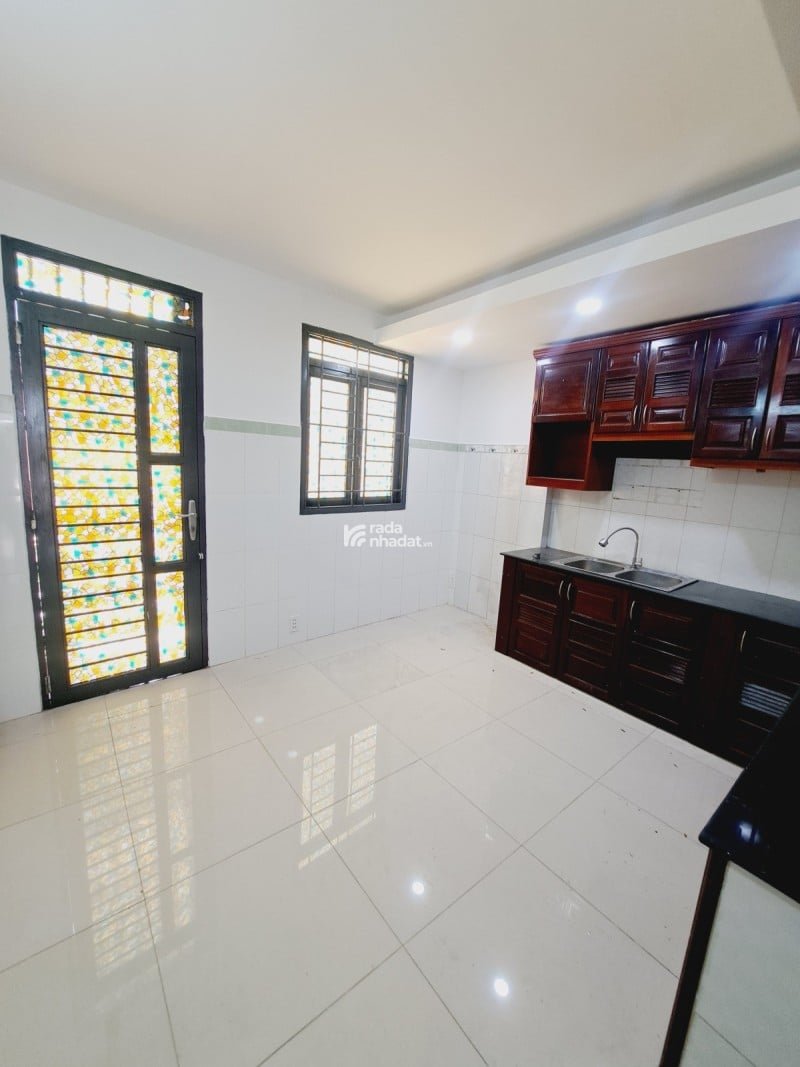 Nhận ngay 50 triệu. Bán nhà P5 Q11 56m2 5 tầng 9tỷ7. Hẻm 6m thông đường Hòa Bình. Đầm Sen.