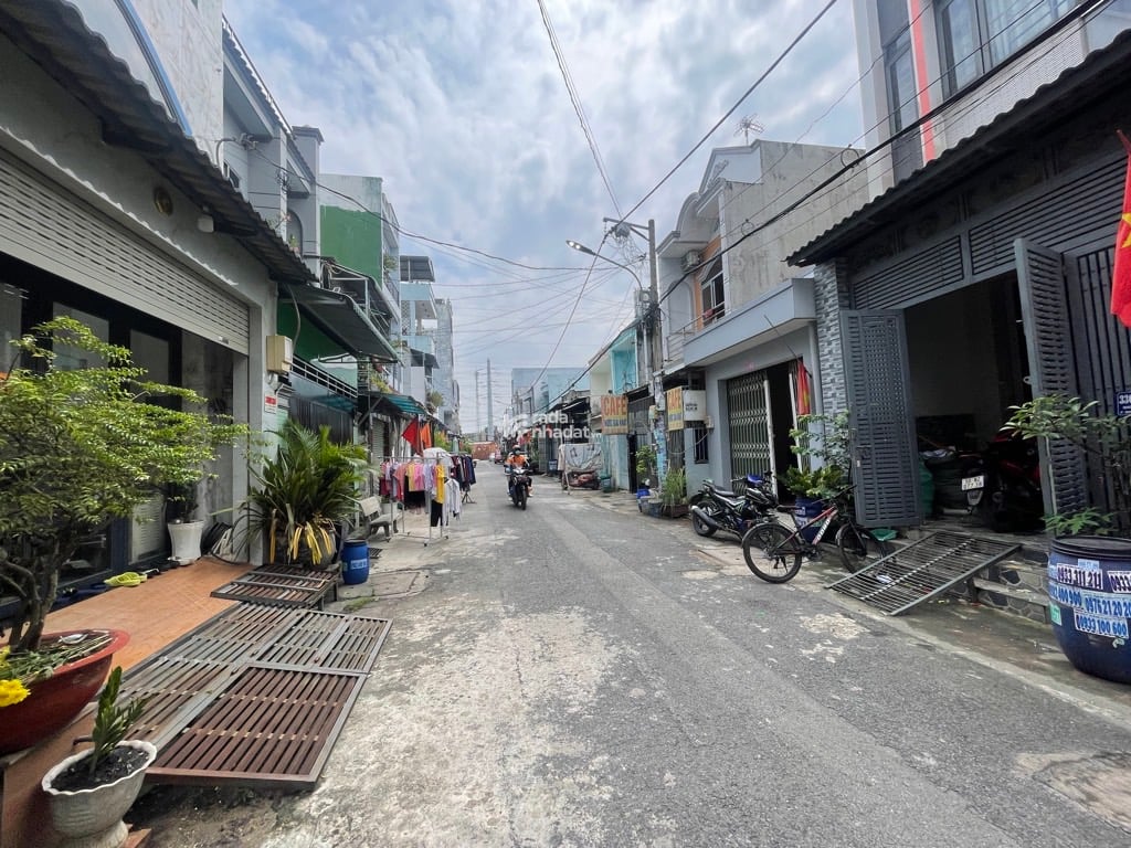 BÁN NHÀ 66M2 5.7 TỶ 4 TẦNG MẶT TIỀN CÓ SÂN ĐỂ XE HƠI 7 CHỖ BÌNH TÂN 