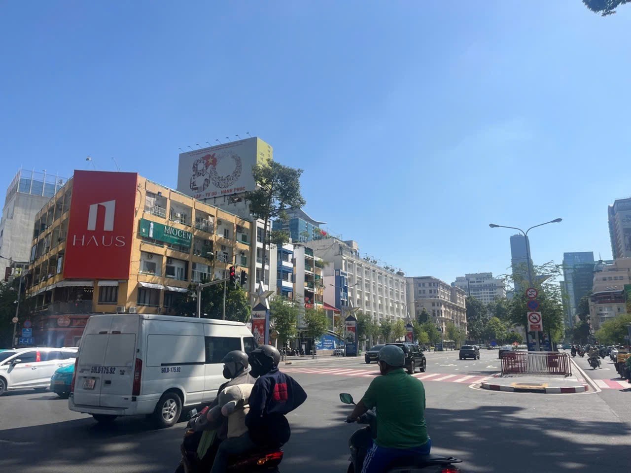 QUẬN 1, LÊ LỢI, CĂN HỘ NGAY METROPOLE - giá 2,5tỷ- GIÁ: 2,5TỶ