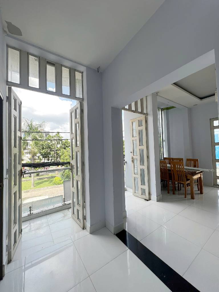 NHÀ MẶT TIỀN LƯU CHÍ HIẾU P.TÂY THẠN ĐỐI DIỆN CÔNG VIÊN