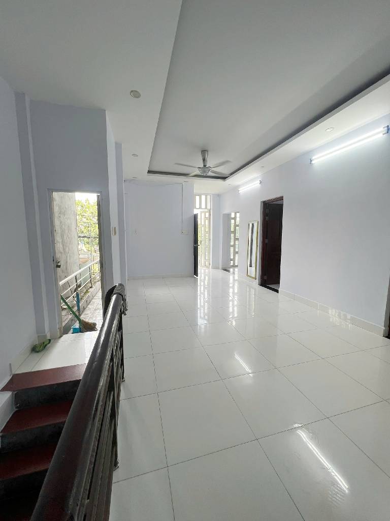NHÀ MẶT TIỀN LƯU CHÍ HIẾU P.TÂY THẠN ĐỐI DIỆN CÔNG VIÊN