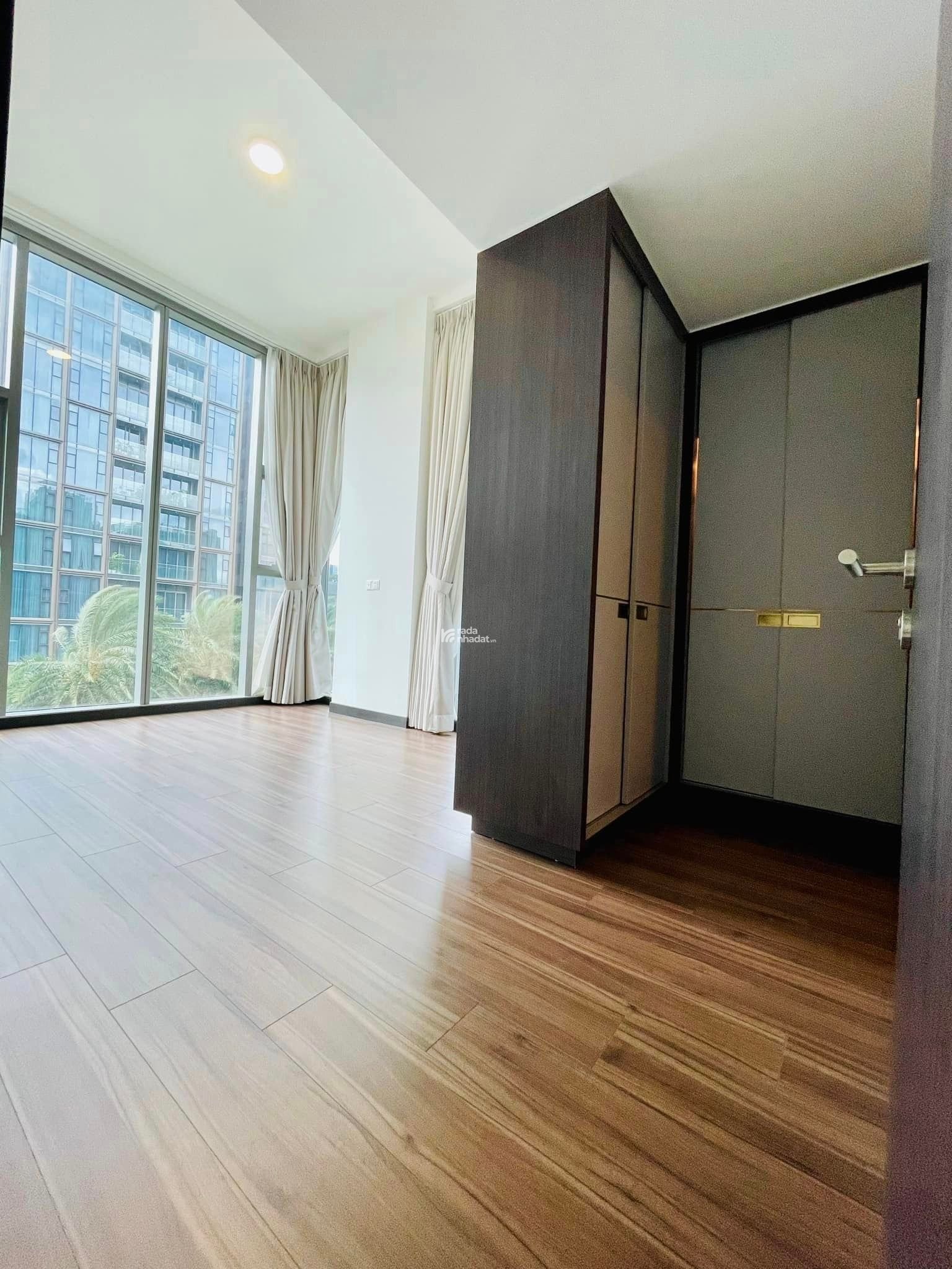 The Crest Metropole, SPA, SNN 32,3 tỷ, 129m2, 3PN, 2WC, view sông trực diện vĩnh viễn, tầng cao