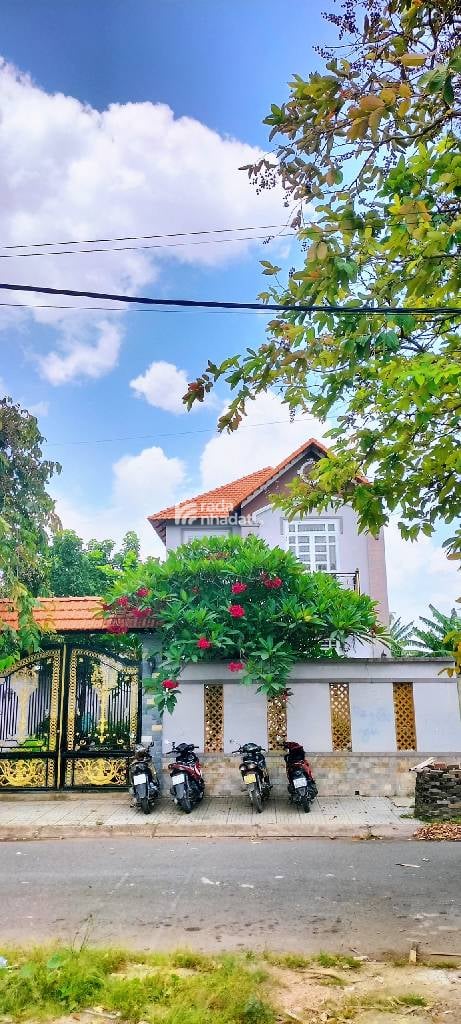 NHÀ ĐẸP Ở NGAY HẺM NHỰA 8m NGANG 10m, GẦN KDC HỒNG LONG DT 200m2 CHỈ 13,2 TỶ.
