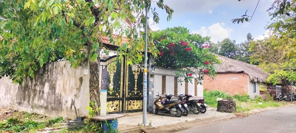 NHÀ ĐẸP Ở NGAY HẺM NHỰA 8m NGANG 10m, GẦN KDC HỒNG LONG DT 200m2 CHỈ 13,2 TỶ.