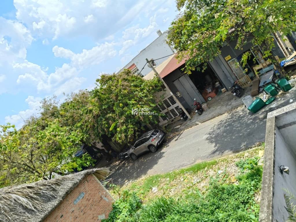 NHÀ ĐẸP Ở NGAY HẺM NHỰA 8m NGANG 10m, GẦN KDC HỒNG LONG DT 200m2 CHỈ 13,2 TỶ.
