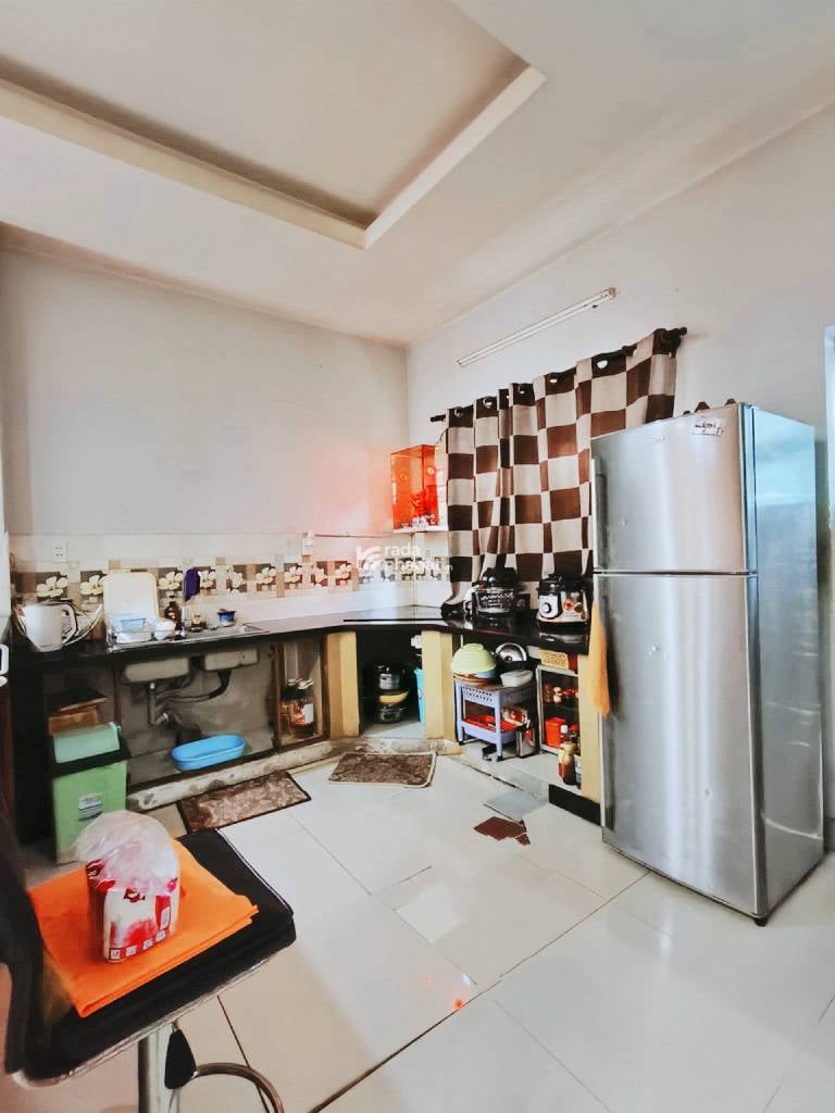 NHÀ ĐẸP Ở NGAY HẺM NHỰA 8m NGANG 10m, GẦN KDC HỒNG LONG DT 200m2 CHỈ 13,2 TỶ.