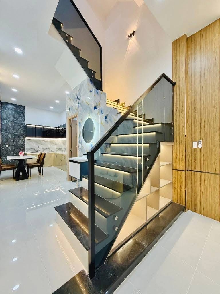 SOS!!! Cần bán gấp căn nhà giá 4tỷ290 đường Phan Xích Long, P1, Phú Nhuận.DT 4mx12m,hẻm xe hơi