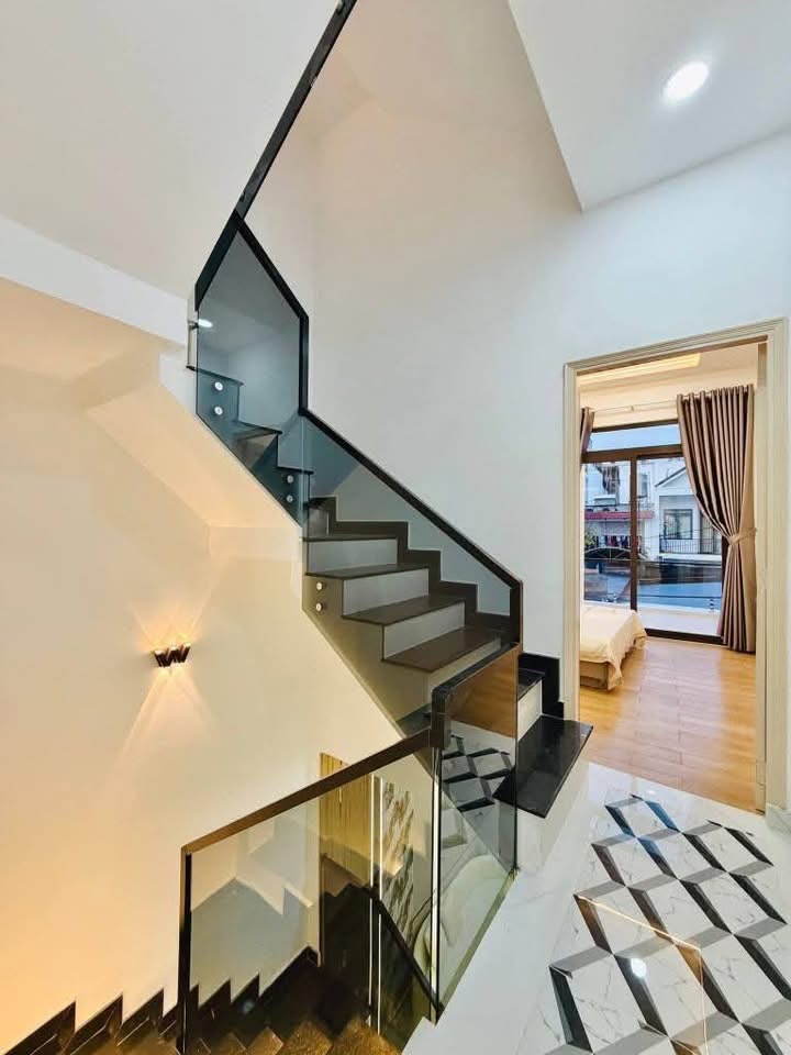 SOS!!! Cần bán gấp căn nhà giá 4tỷ290 đường Phan Xích Long, P1, Phú Nhuận.DT 4mx12m,hẻm xe hơi