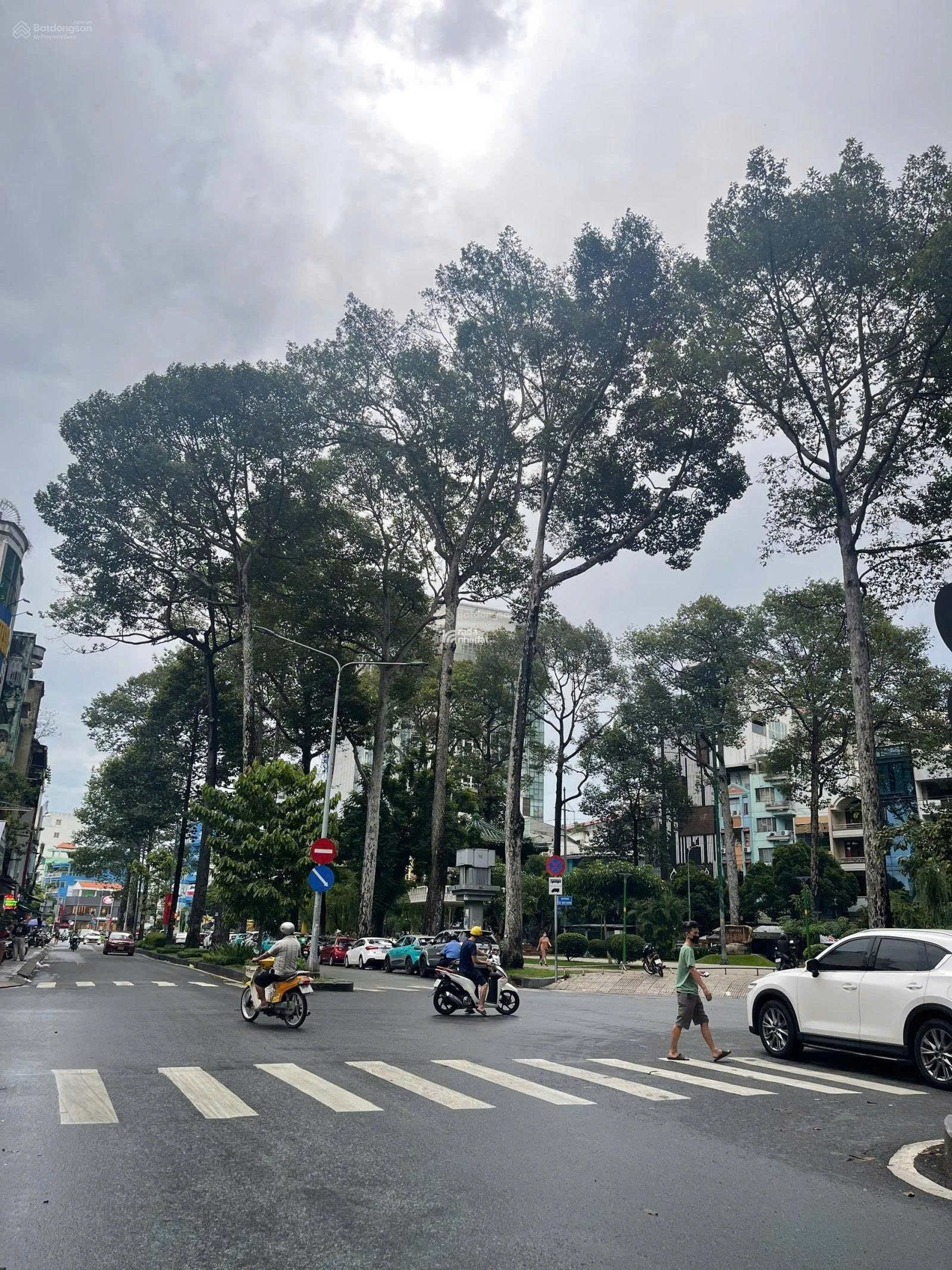 Bán nhà MT nội bộ chugn cư XI GRAND COURT,Q10,ngag 4.8m nh 5m dài 18,5m,cn90m2,7T giá về 30.5