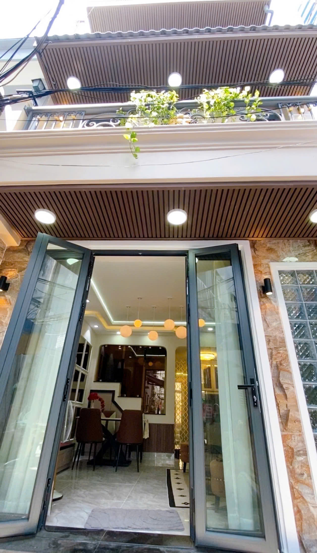 Bán nhà mới Huỳnh Văn Bánh - QUẬN PHÚ NHUẬN - 4.3 x 6.5 m - 3 Tầng - 5.99 tỷ 