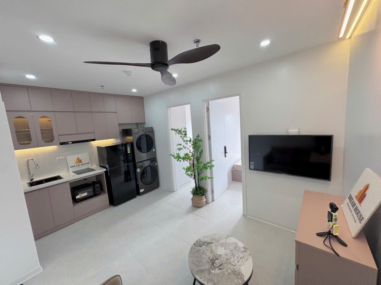 CHO THUÊ CĂN HỘ 2N1K CAO CẤP NGAY MẶT ĐƯỜNG LỚN NGUYỄN ĐÌNH HOÀN, NGAY NÚT GIAO BƯỞI 