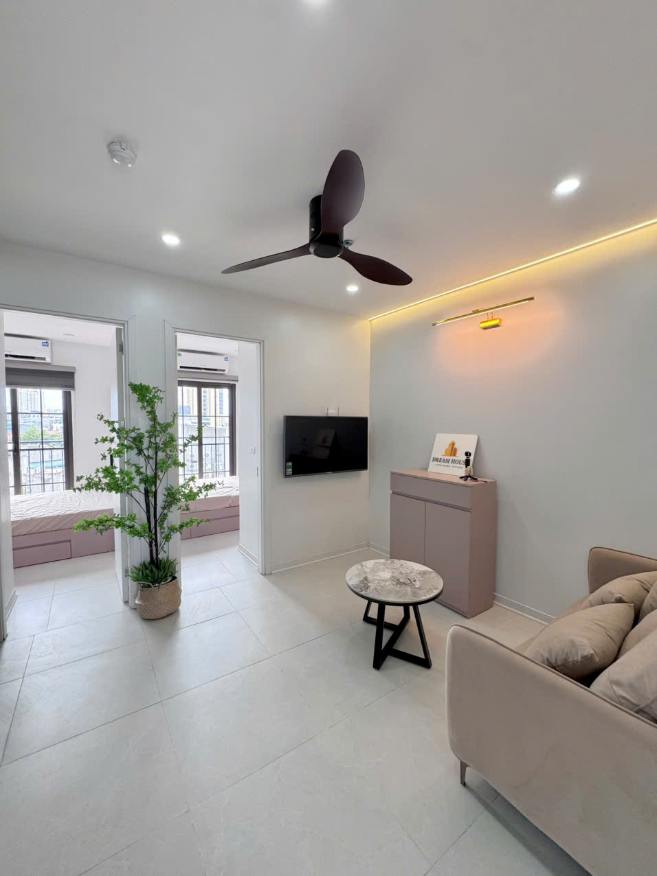 CHO THUÊ CĂN HỘ 2N1K CAO CẤP NGAY MẶT ĐƯỜNG LỚN NGUYỄN ĐÌNH HOÀN, NGAY NÚT GIAO BƯỞI 