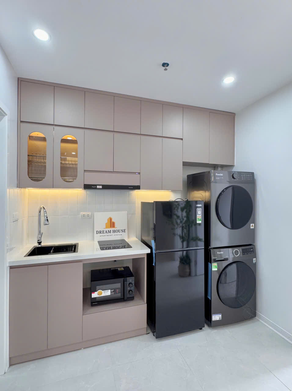 CHO THUÊ CĂN HỘ 2N1K CAO CẤP NGAY MẶT ĐƯỜNG LỚN NGUYỄN ĐÌNH HOÀN, NGAY NÚT GIAO BƯỞI 