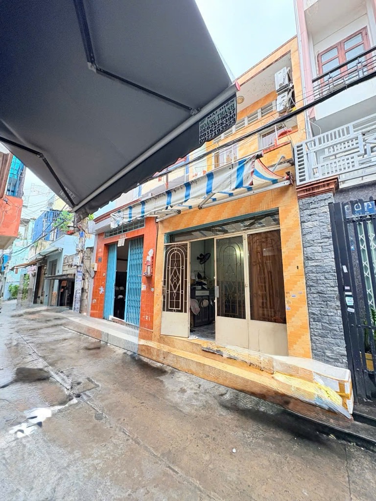- DT ngang 3.5 nở hậu 3.6m dài 12.5m. Kết cấu 2 tầng, 3pn và 2wc, hẻm thông ra Lê Ngã, 