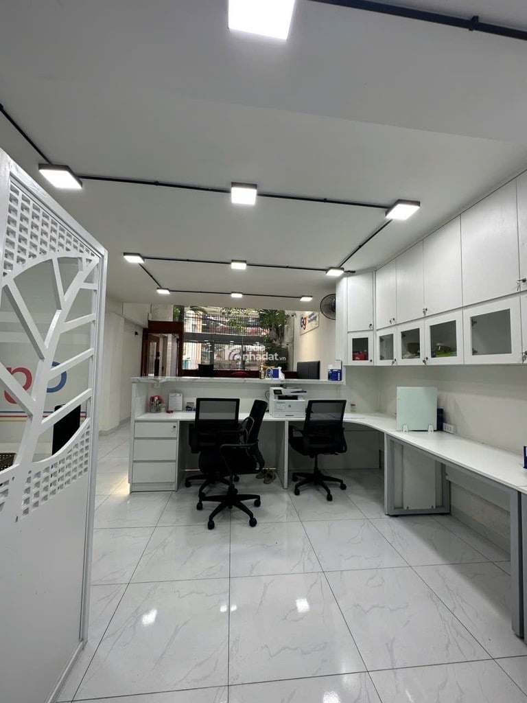 DÒNG 135Tr / THÁNG - SÁT ĐƯỜNG NGUYỄN VĂN TRỖI - 76M2 - 8 TẦNG - HẦM - THANG MÁY - PIN MẶT TRỜI