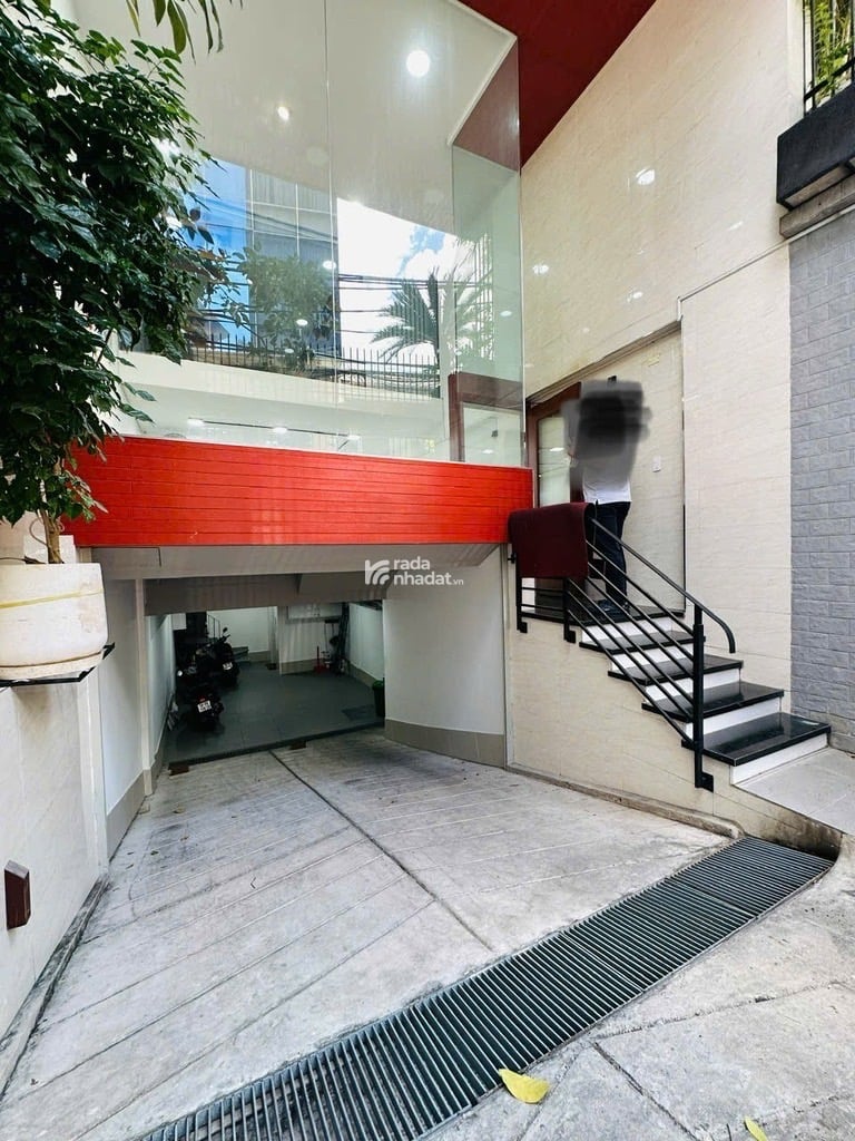 DÒNG 135Tr / THÁNG - SÁT ĐƯỜNG NGUYỄN VĂN TRỖI - 76M2 - 8 TẦNG - HẦM - THANG MÁY - PIN MẶT TRỜI