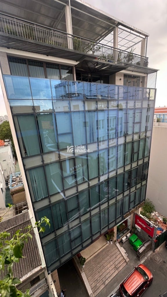 DÒNG 135Tr / THÁNG - SÁT ĐƯỜNG NGUYỄN VĂN TRỖI - 76M2 - 8 TẦNG - HẦM - THANG MÁY - PIN MẶT TRỜI