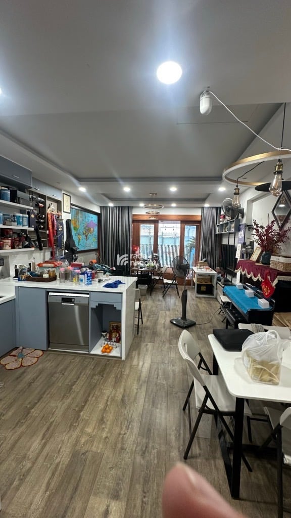 DÒNG 135Tr / THÁNG - SÁT ĐƯỜNG NGUYỄN VĂN TRỖI - 76M2 - 8 TẦNG - HẦM - THANG MÁY - PIN MẶT TRỜI