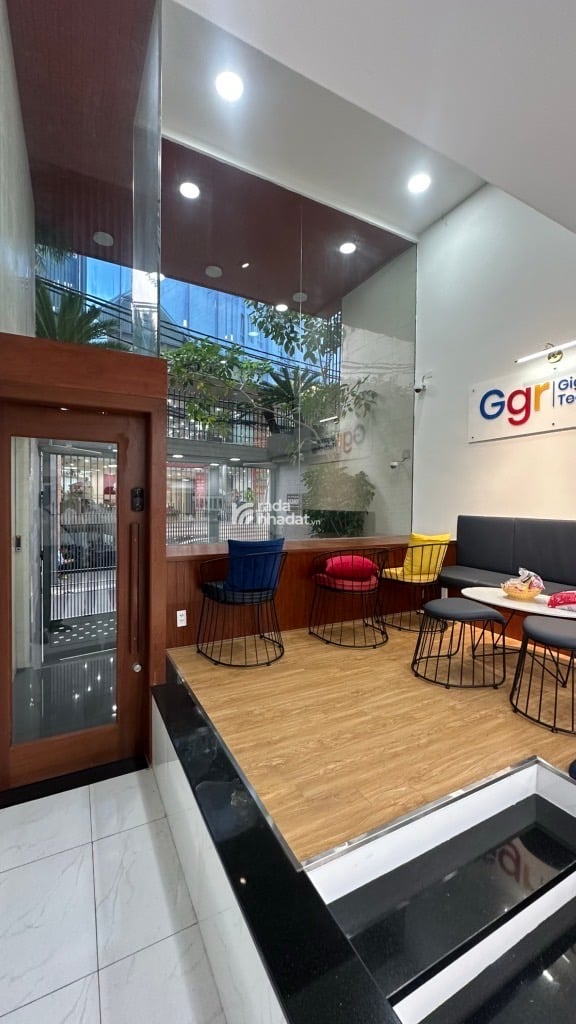 DÒNG 135Tr / THÁNG - SÁT ĐƯỜNG NGUYỄN VĂN TRỖI - 76M2 - 8 TẦNG - HẦM - THANG MÁY - PIN MẶT TRỜI