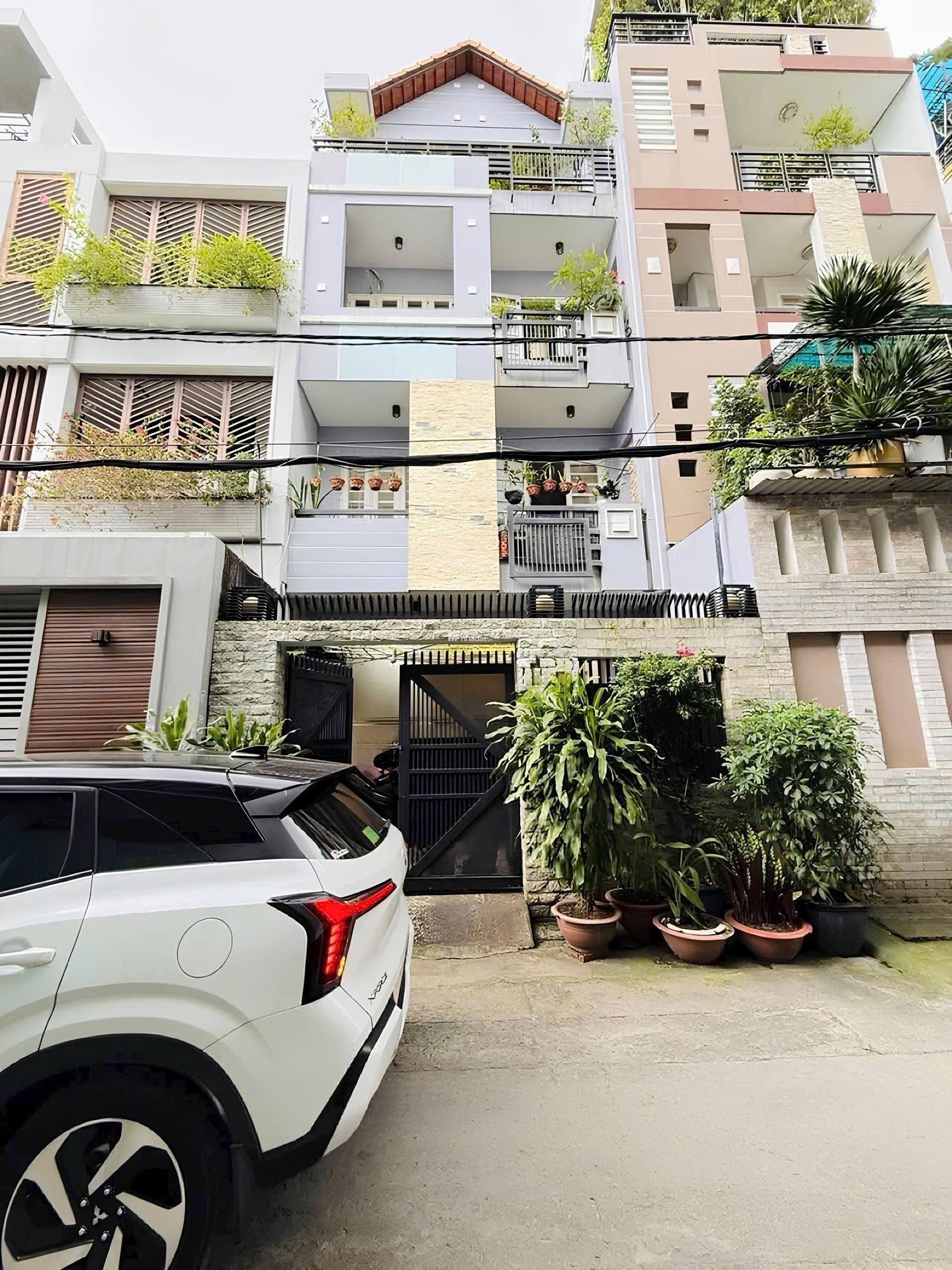 Đường Xe Hơi Thông - DT: 5,6x17 - Hạ 5OOTr - Đúc 4 Tầng - Cạnh Lũy Bán Bích - Chỉ 12,x ty