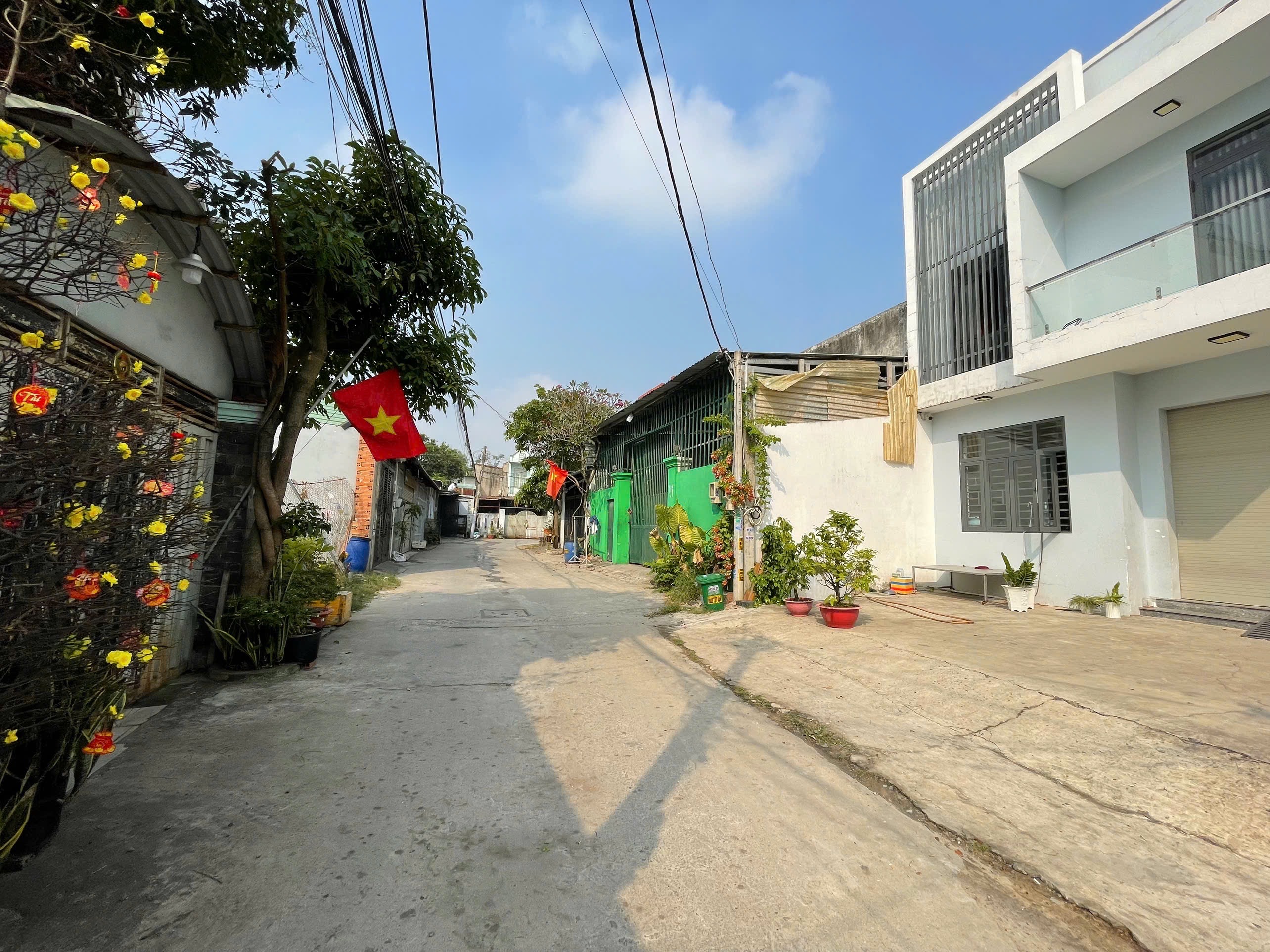 BÁN GẤP ĐẤT ĐƯỜNG XE TẢI, 8X15, TÂN HIỆP 29, HÓC MÔN - NHỈNH 3 TỶ,   Dt: 122m2 ( 8m x 15.3m )