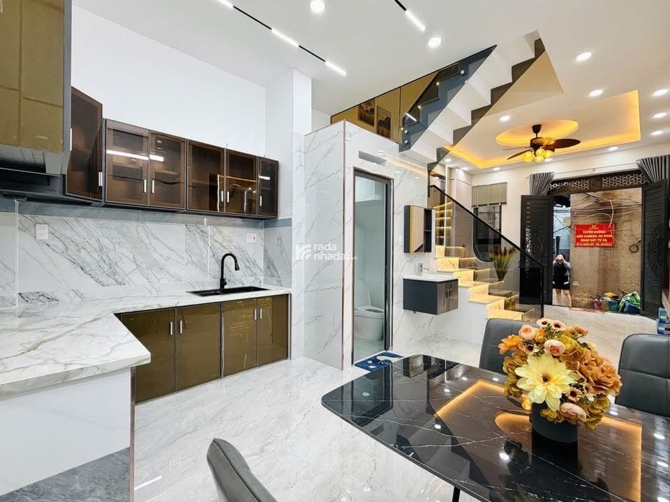 NHÀ PHỐ 3 TẦNG - THIẾT KẾ HIỆN ĐẠI, FULL NỘI THẤT - SÁT MT ĐƯỜNG - CHỈ 5.39 TỶ TL