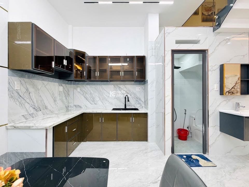 NHÀ PHỐ 3 TẦNG - THIẾT KẾ HIỆN ĐẠI, FULL NỘI THẤT - SÁT MT ĐƯỜNG - CHỈ 5.39 TỶ TL