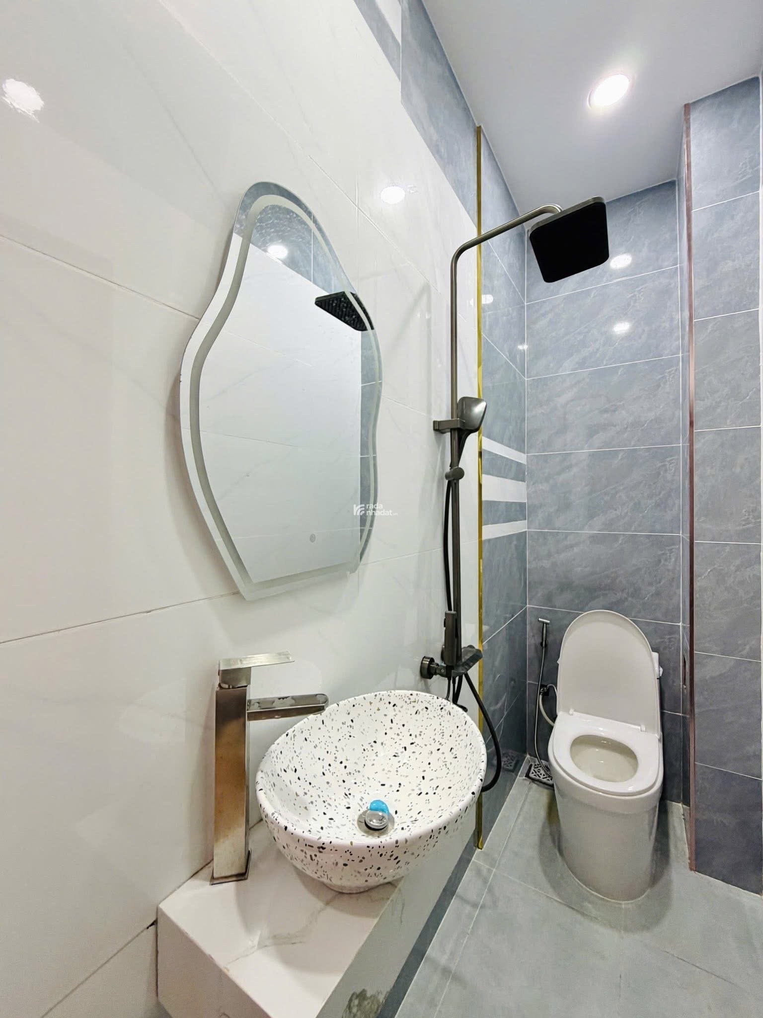 NHÀ PHỐ 3 TẦNG - THIẾT KẾ HIỆN ĐẠI, FULL NỘI THẤT - SÁT MT ĐƯỜNG - CHỈ 5.39 TỶ TL